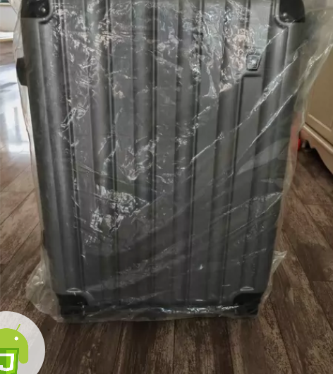 爱华仕24寸,全新行李箱,银灰色,220元...
