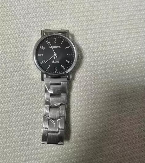 出自用手表 石英机芯 钛合金表带 因缺钱急...