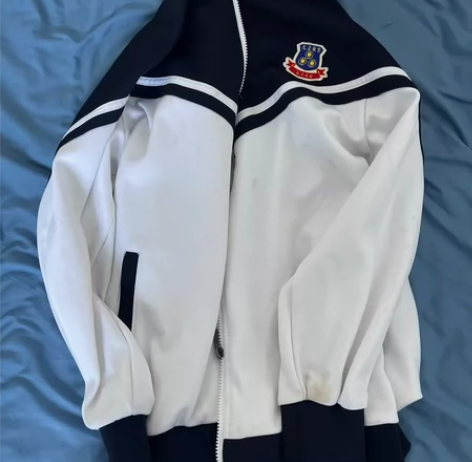 光正校服,160码,清洗干净 感兴趣的话点...