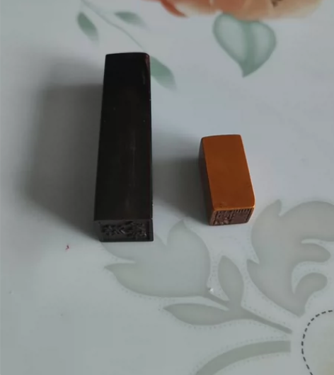 民国印章两枚,一枚牛角印章,一枚赛璐璐印章...
