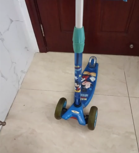 闲置迪士尼滑板车,有闪光轮,低价出!限南江...
