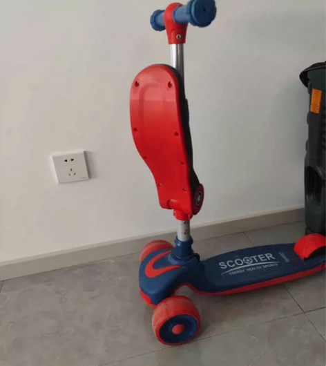 儿童滑板车,带声光,可播放音乐和古诗。 感...
