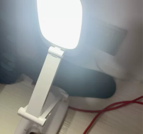 全新可折叠台灯,三种变光,买的时候二百多多...