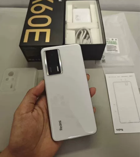 95新红米K60E，搭载天玑8200处理器...