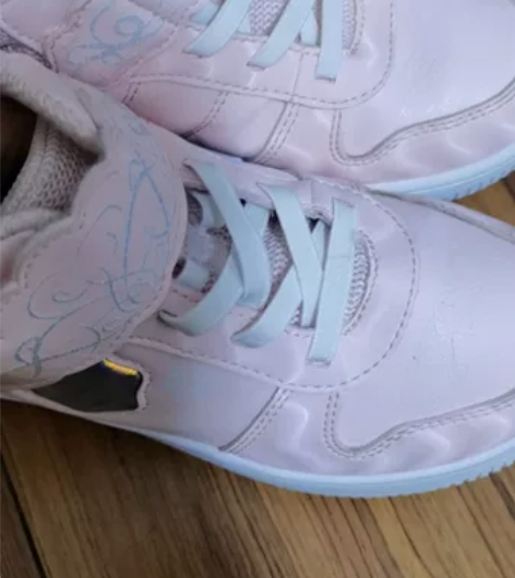 安踏女童鞋,新旧如图,内长18厘米。已经干...