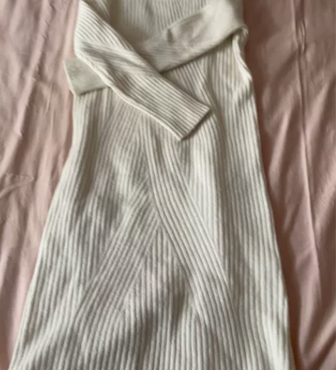 尤缇白色毛衣裙,后开叉,含羊毛,现在都是休...