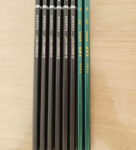 素描专用铅笔，全新，刚买不久，买就送削笔刀...