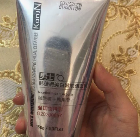 男士韩佳妮美白嫩肤洁面乳150g,全新 感...
