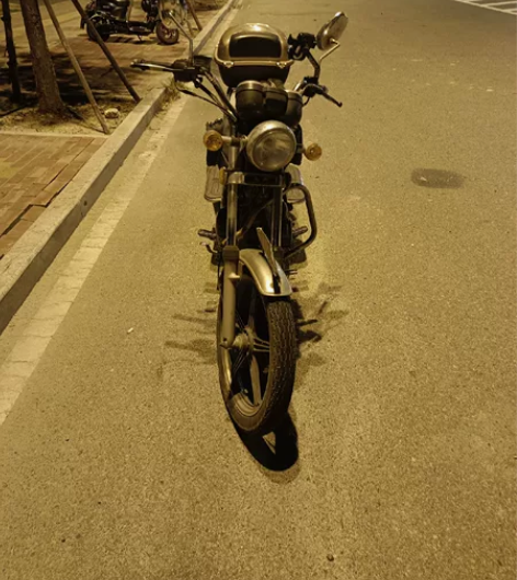 豪爵摩托车一辆。要回老家了,需要的过来可以...