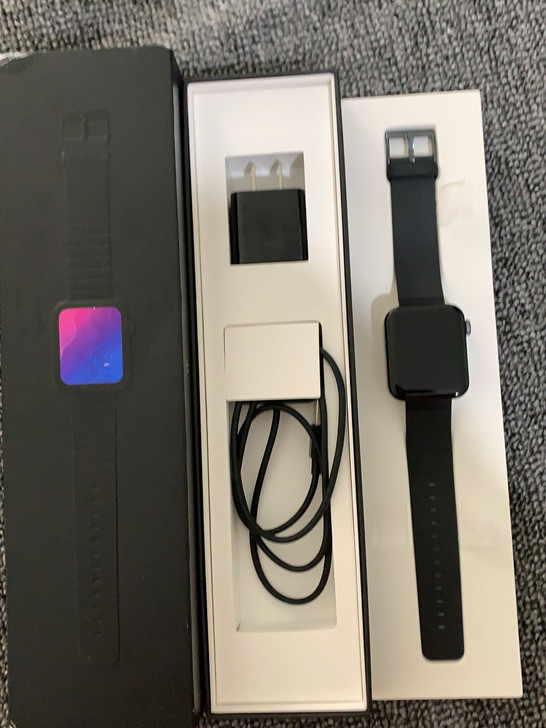 小米手表典雅黑,屏幕有轻微使用痕迹迎着光才...