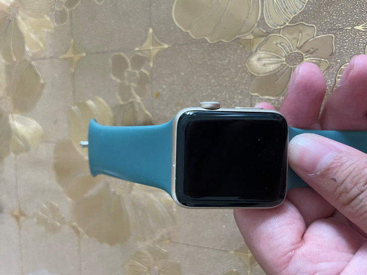 苹果手表二代s2，42mm，成色不好，有氧...