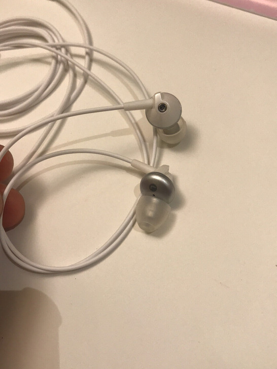 外形小巧精致的松下小耳机,低音解析不错,难...