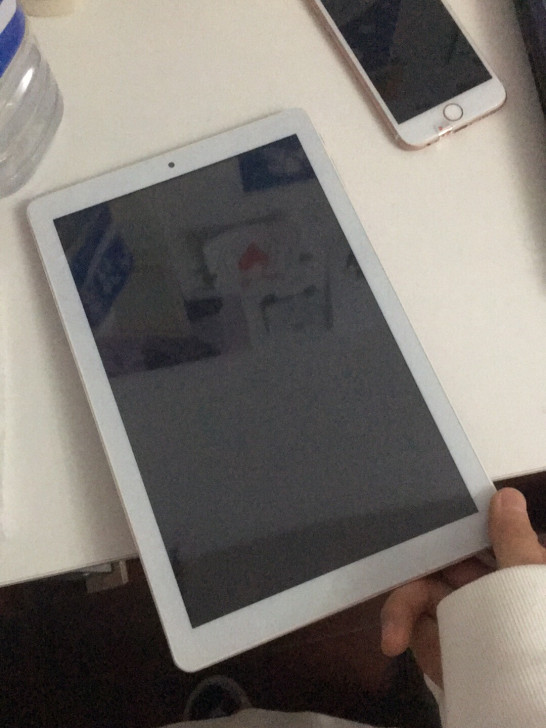 可以开机,但是卡,可以看电视,什么的,就是...