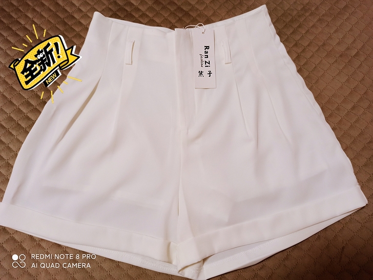全新 白色夏款西装钻石斜纹面料短裤，超级百...
