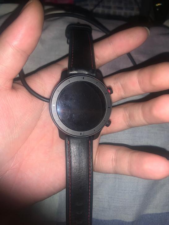华米gtr42mm,续航厉害有nfc。屏幕...