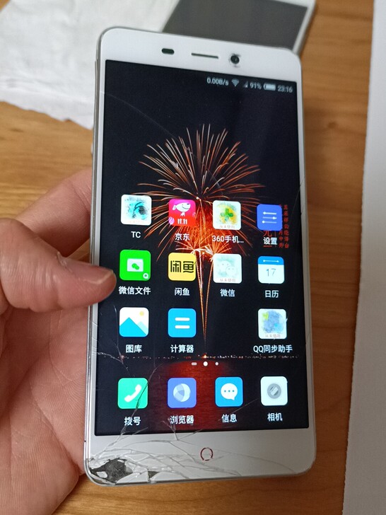 努比亚N1,超长待机 屏幕有磕碰,扬声器不...