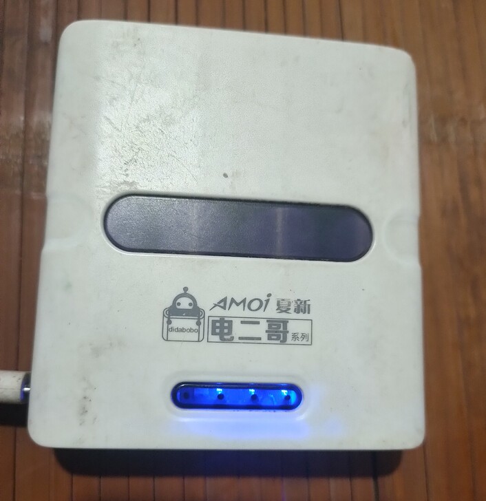 一万二毫安充电宝。优先选自提!快递太麻烦!