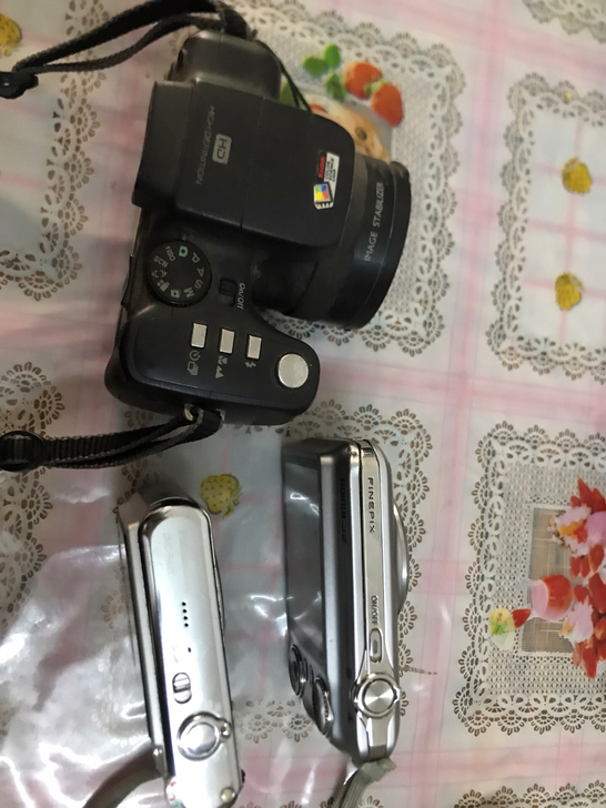 相机三台,一台柯达Z812lS,12倍变焦...