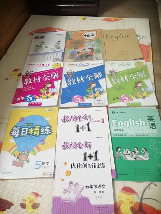 小学毕业了,上海小学阶段五年级第一学期的书...