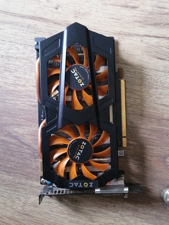 刚拆卸来的台式机电脑显卡索泰GTx660....