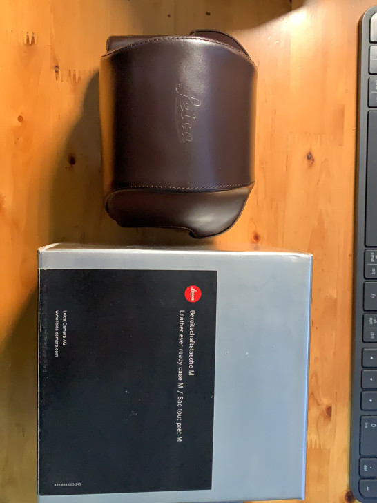 Leica M everready cas...