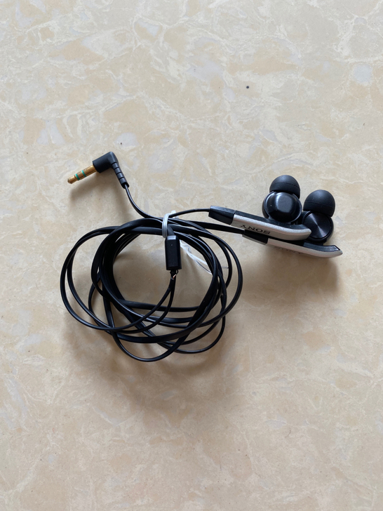 SONY 索尼耳机 原装正品，无拆无修。9...