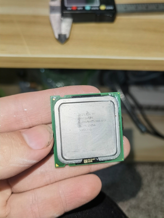 一颗看不出什么型号的cpu 处理器