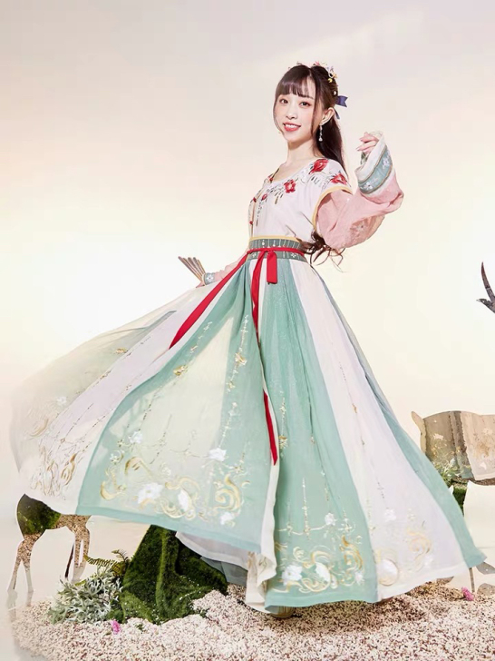 汉服 十三余 飞天乐