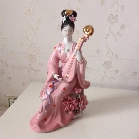 琵琶美女。 器型大28.5CM造型美