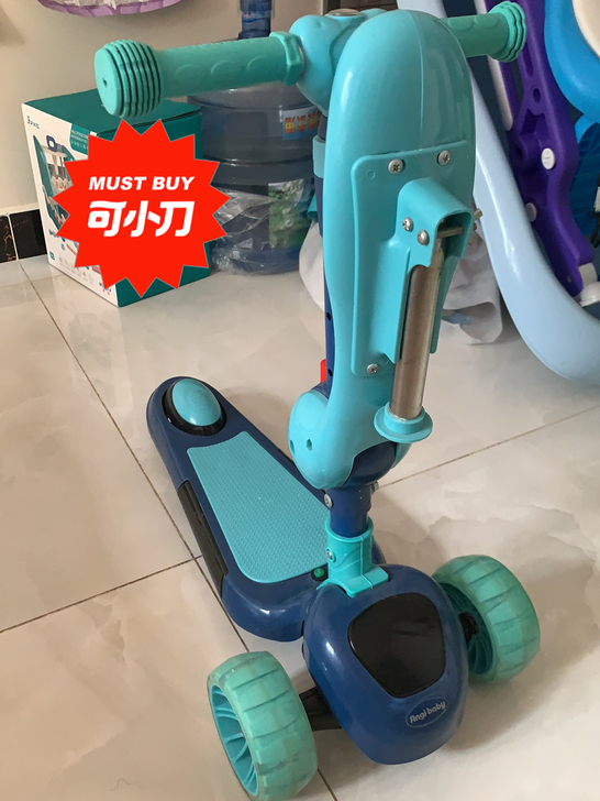 朋友送的滑板车,可站立可坐着,滑板高度可调...