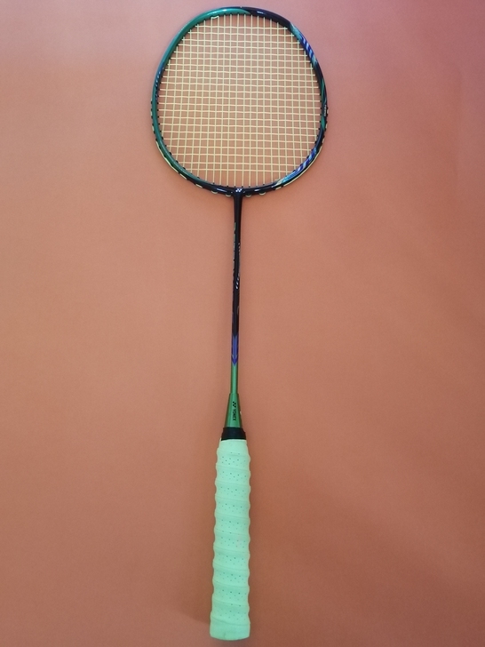 全新未拆封尤尼克斯天斧99 全碳素羽毛球拍...
