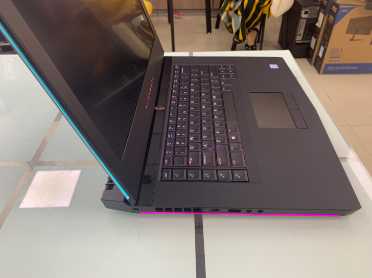 外星人 15R4 i7-8750HQ ...