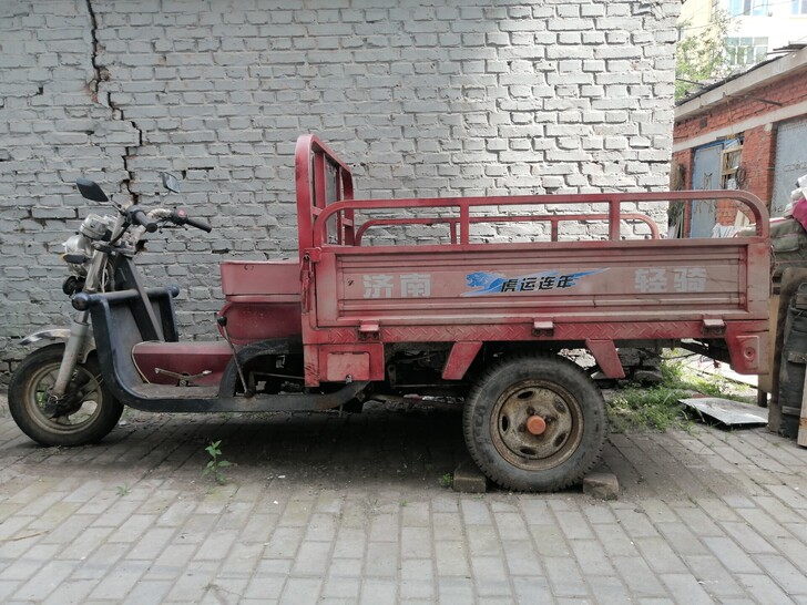 闲置落灰,烧油三轮拉货摩托车,斗长一米四左...