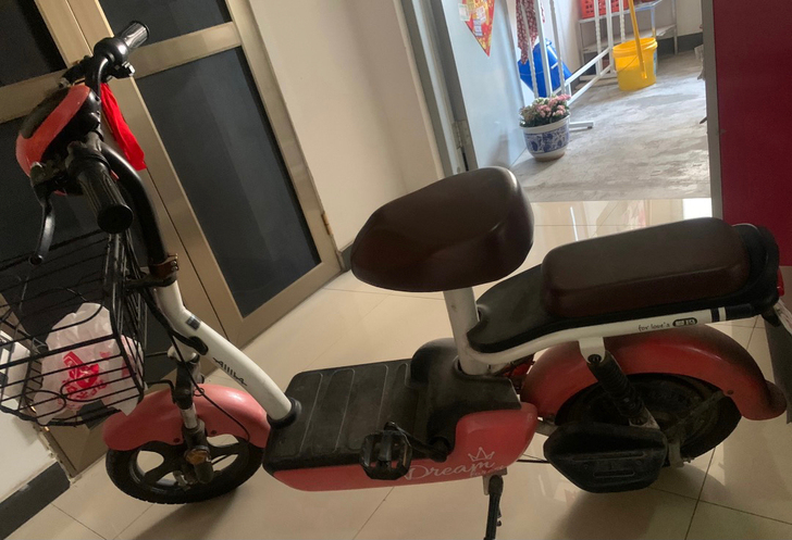 爱玛电动车，几乎全新。