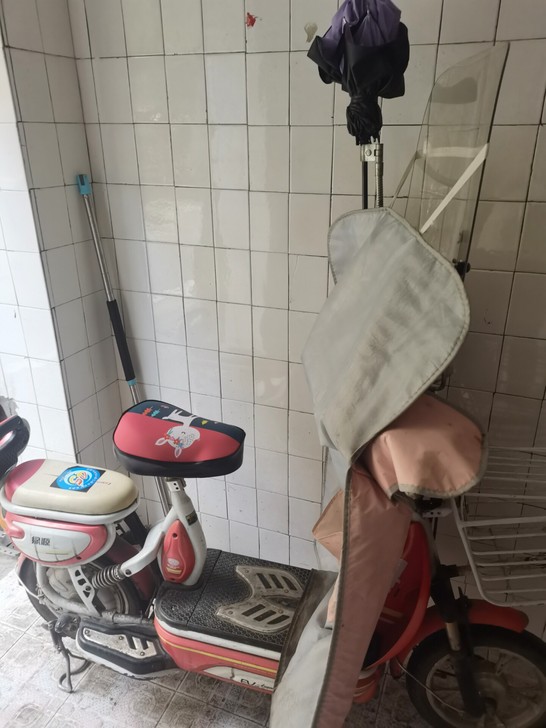 出电动车，绿源的。准备换新车，不想骑了，买...
