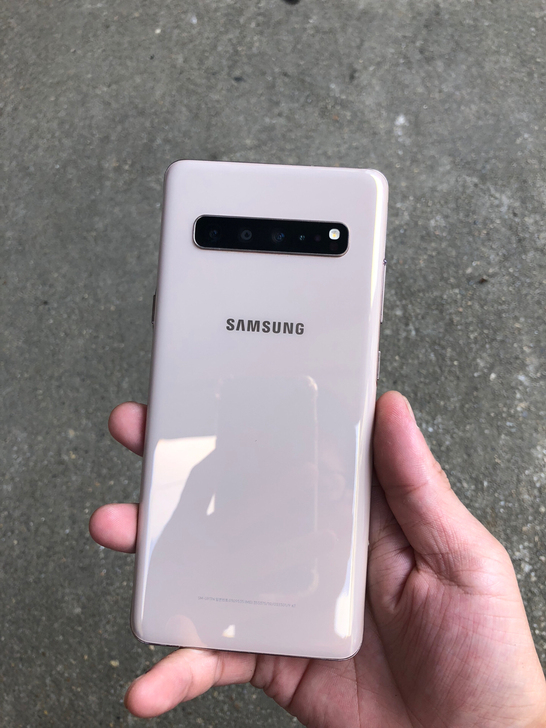 三星s105g版本，，外观如图，侧边有小磕...