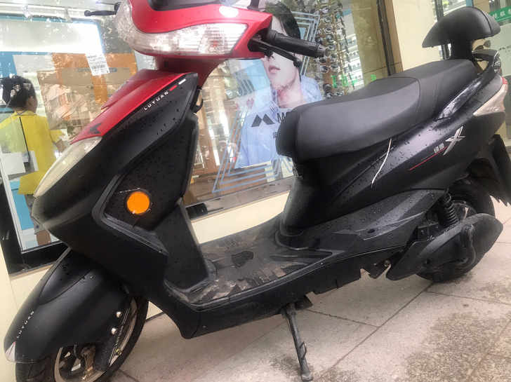 绿源电动车,99新,新装电瓶48伏大电池,...
