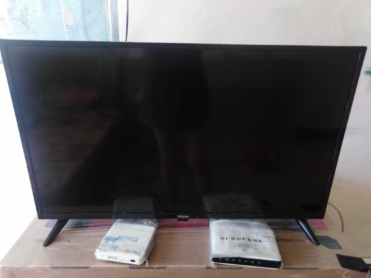 32寸液晶电视机，海尔品牌，搬家甩卖，一年...