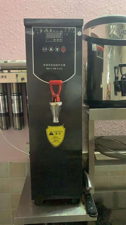 去年开奶茶店买的，8成新。现在不做了，闲置...