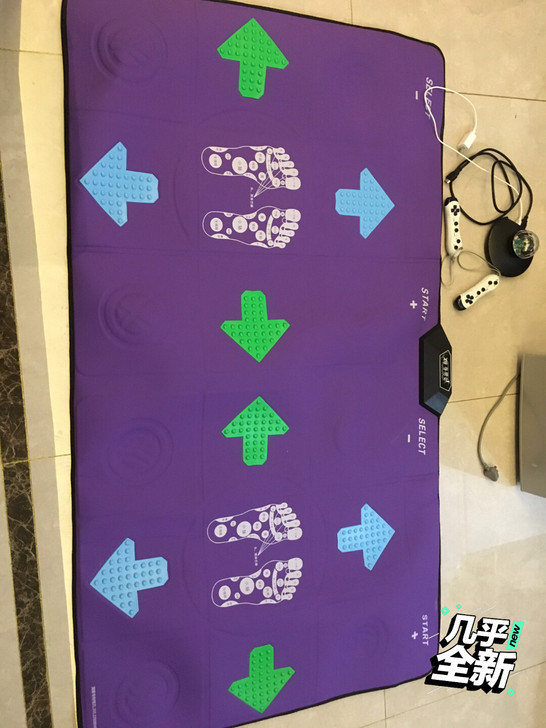 几乎全新的跳舞毯,可跳舞,可跑步,还有两个...