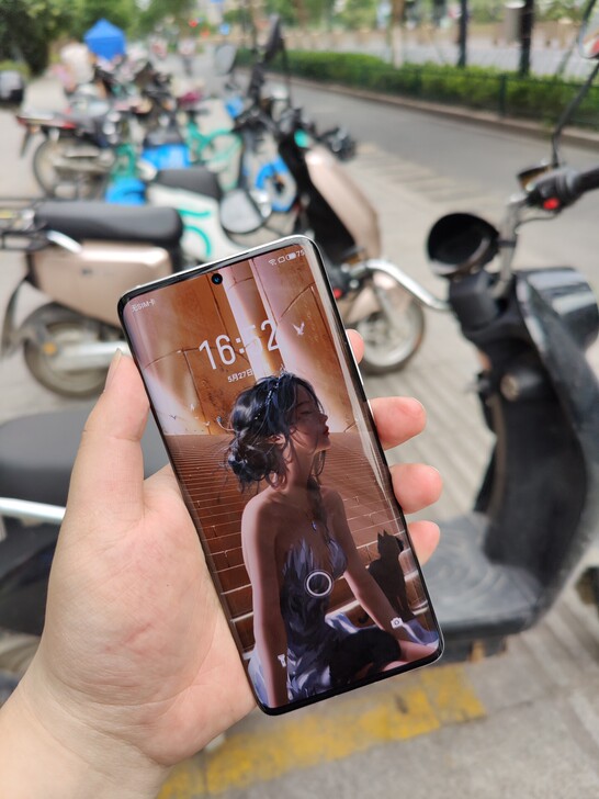 买的note20u到了，现在可以出，今天来...
