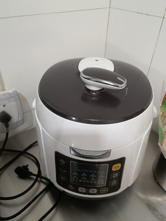 美的电饭煲，压力锅，今年2月购入的，仅支持...