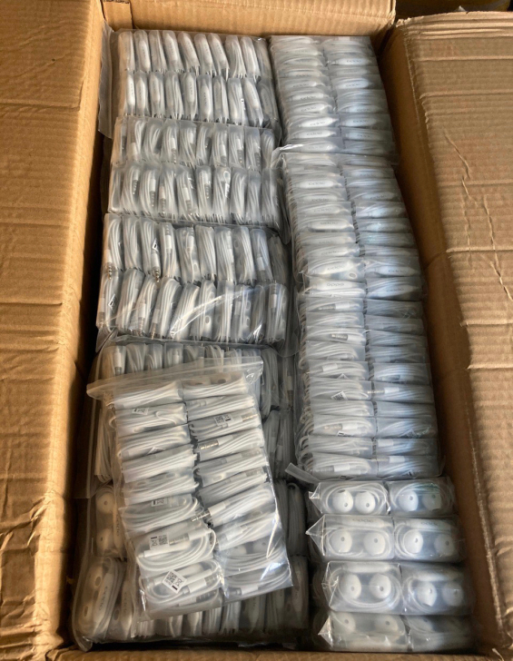 全新包邮出售全新oppo原装耳机一件,这件...