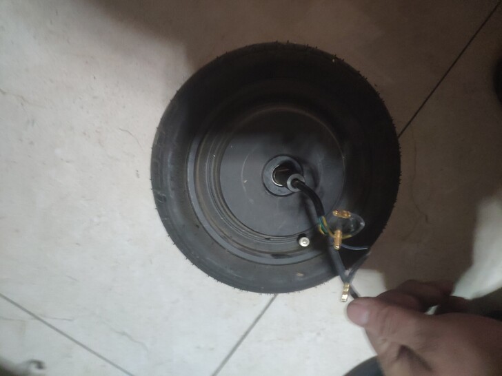 小米平衡车，电机轮胎一体 好的。当配件出1...