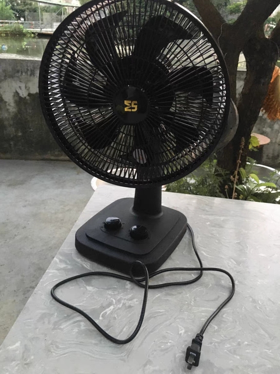 全新包邮！有5台电风扇台式风扇家用电扇