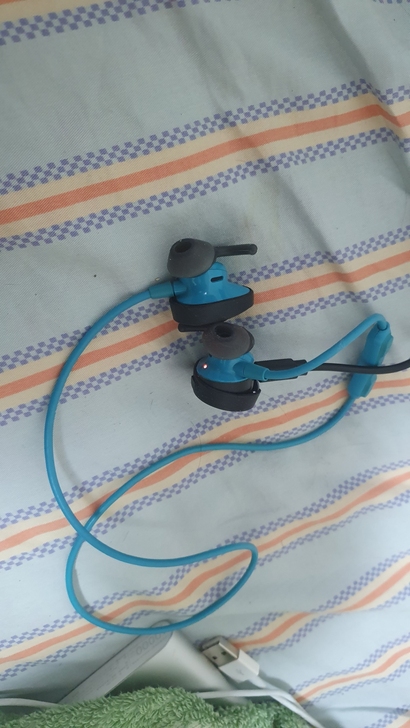 耳机bose soundsport ，到处...
