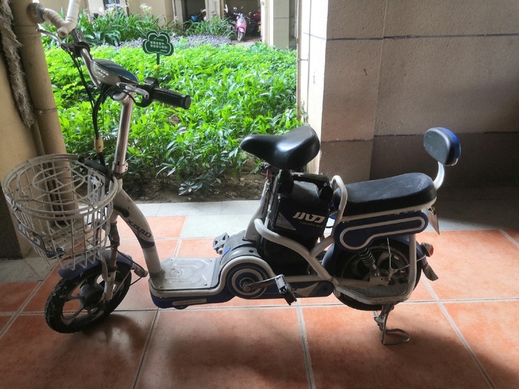 小刀电动车，全好，电池都没问题，充满电30...