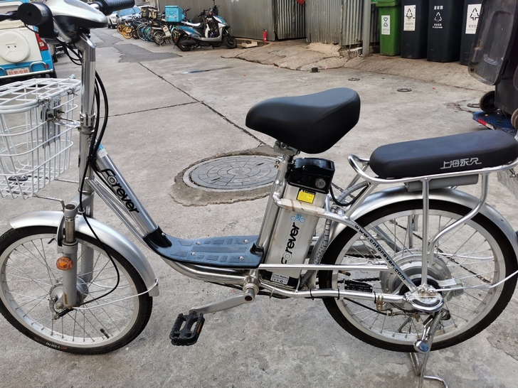 自用永久九成新电动车一辆,48v12A。充...