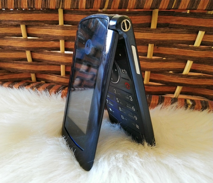 摩托罗拉V8