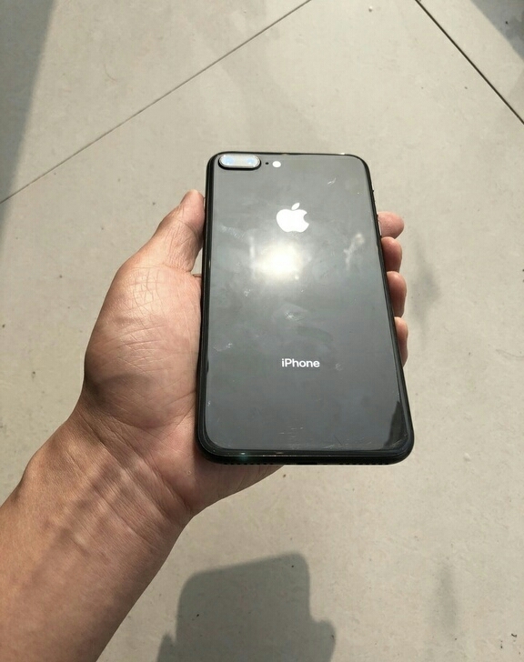 iPhone 8plus 黑色256 三网...